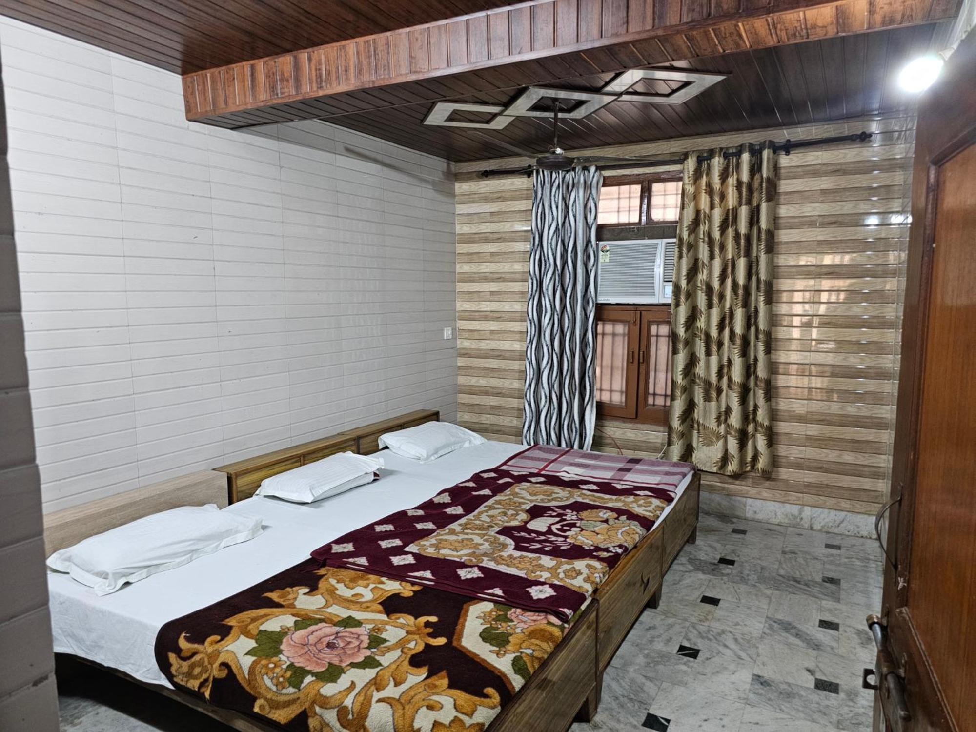 Subhadra Guest House Mathura Δωμάτιο φωτογραφία