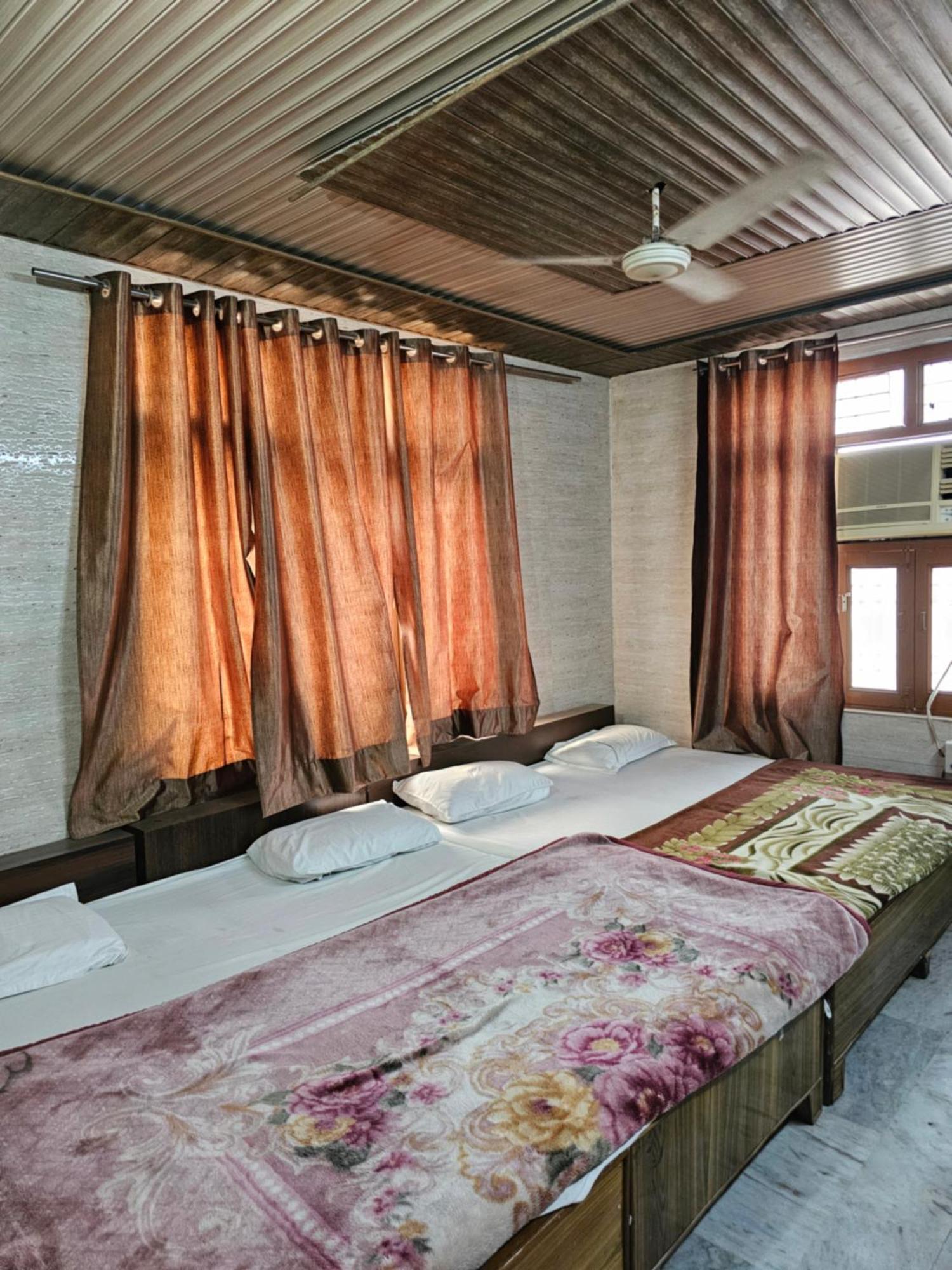 Subhadra Guest House Mathura Δωμάτιο φωτογραφία
