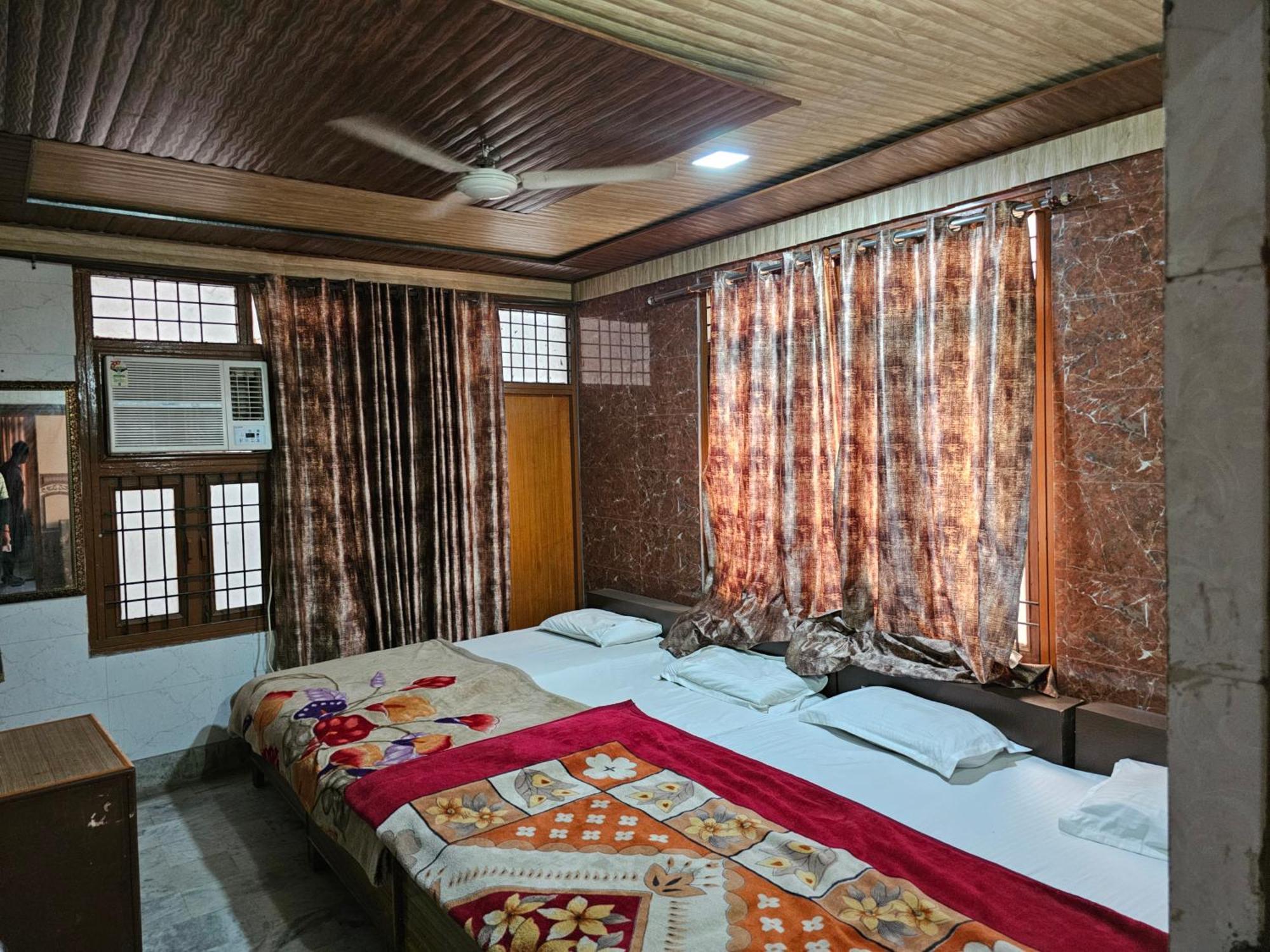 Subhadra Guest House Mathura Δωμάτιο φωτογραφία